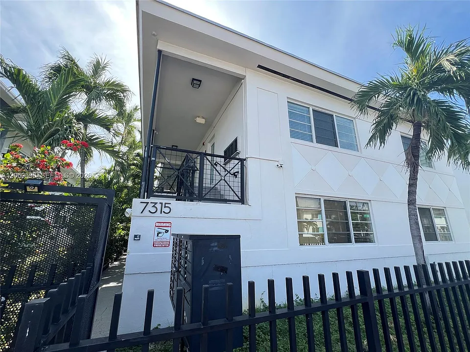 7315 Byron Ave #12