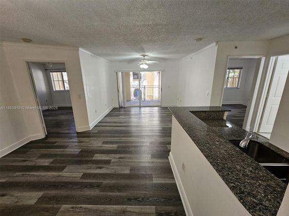 2451 Centergate Dr APT 204