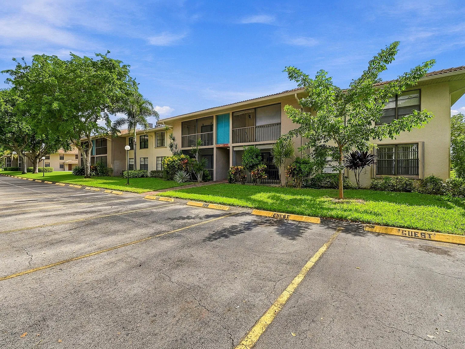 2 bed, 2.0 bath, 1008 sqft, $2,150 — Photo 1