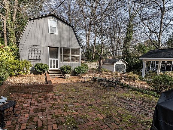 4th image of 307 E 11th St SE