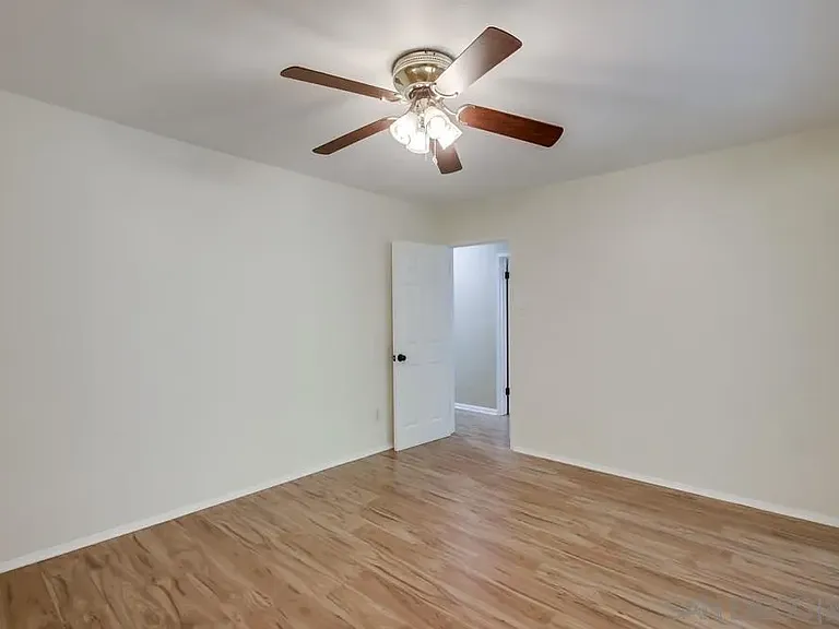 1712 Bervy St — Photo 37
