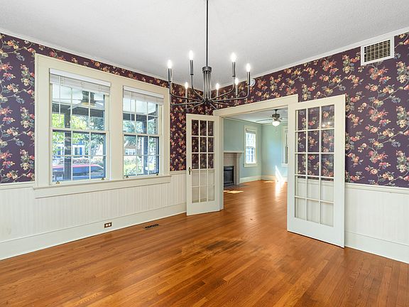 5th image of 307 W Calhoun St