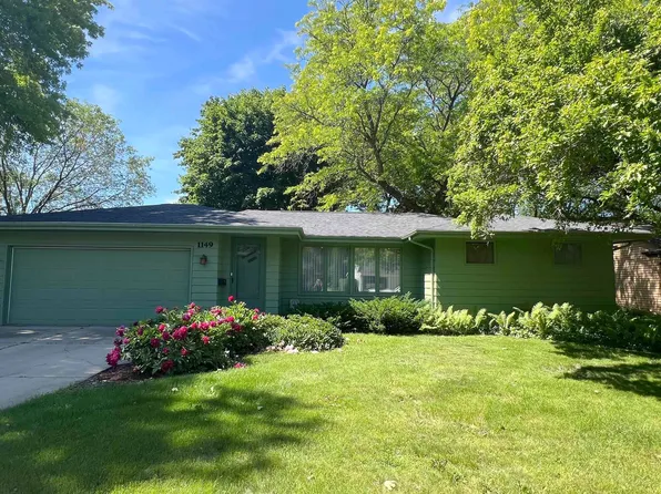 1149 Manor Dr, Mason City, IA 50401