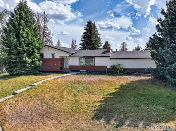 415 Sunset Dr, Moore, ID 83213