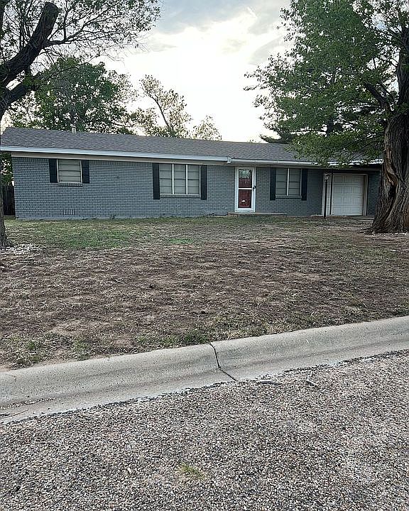 1st image of 216 N Mackenzie Ave