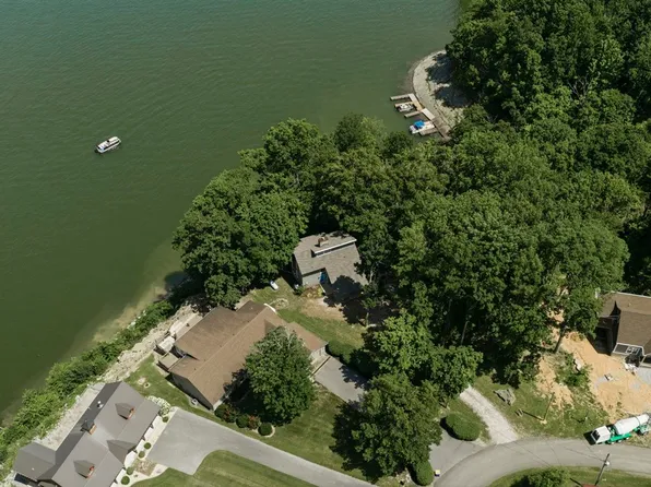 93 Lakeview Dr, Scottsville, KY 42164