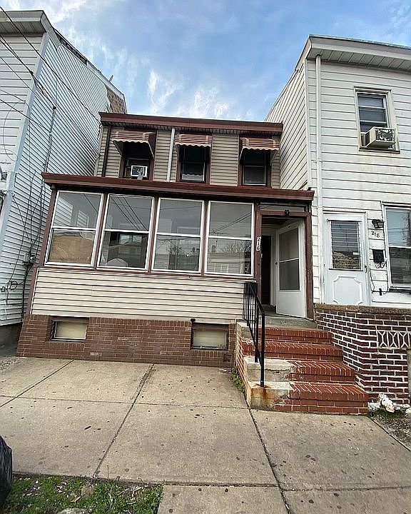 1st image of 216 Elmer St