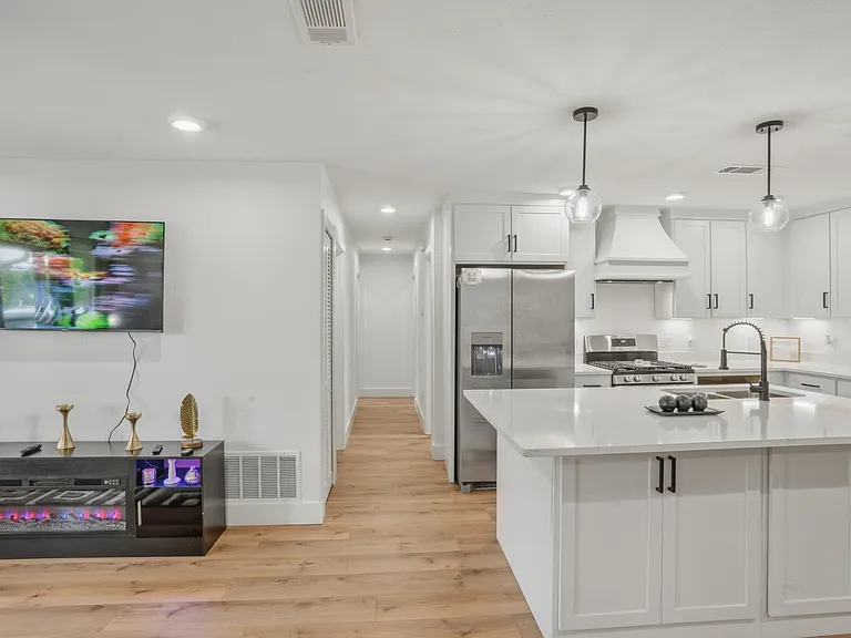 1710 E Tucker Blvd — Photo 2