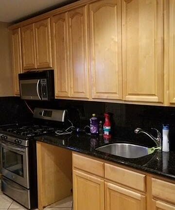 5th image of 939 Van Duzer St