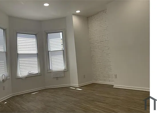 5545 Harmer St — Photo 10