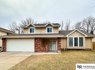 3733 Falcon Dr, Bellevue, NE 68123