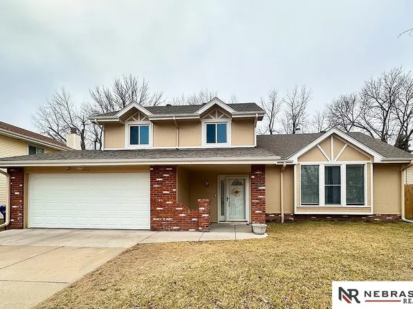 3733 Falcon Dr, Bellevue, NE 68123