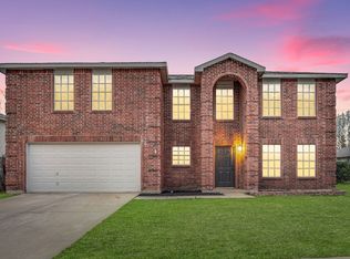 223 Queen Annes Dr, Burleson, TX 76028