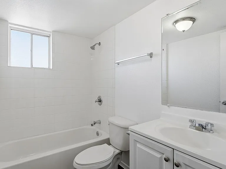 Alvernon811-835 — Photo 17