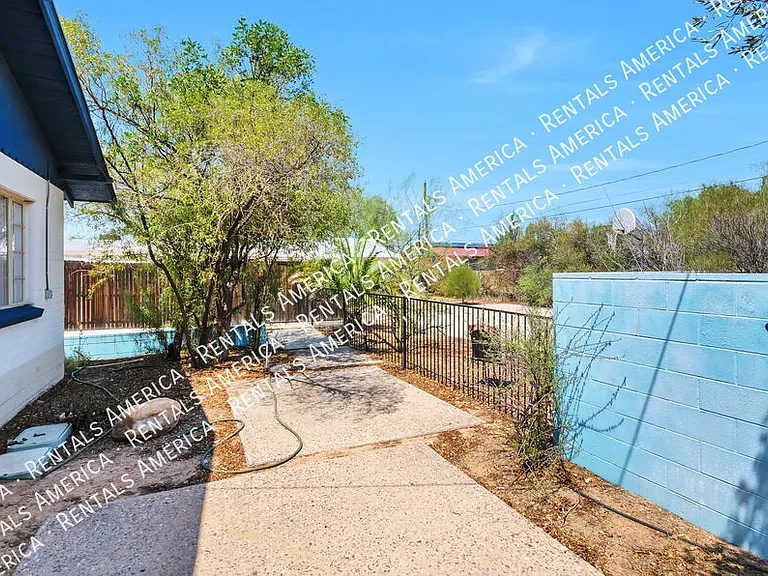 3733 N Mountain Ave #A — Photo 19