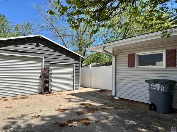 2202 W 15th Ave, Emporia, KS 66801
