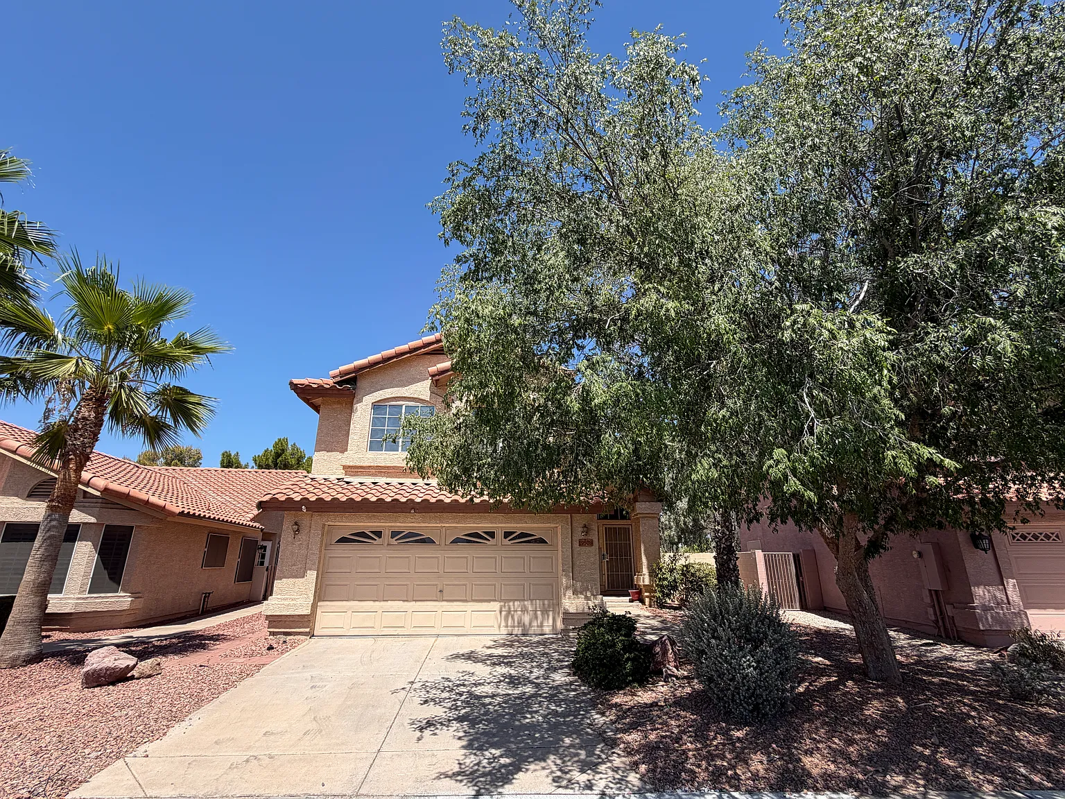 3 bed, 2.5 bath, 1422 sqft, $1,995 — Photo 2