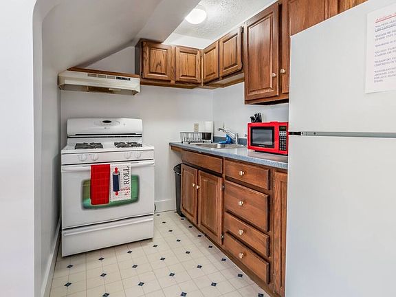 5th image of 94 Saco Ave Floor 2