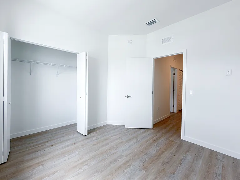 132 NW 10th Pl — Photo 11