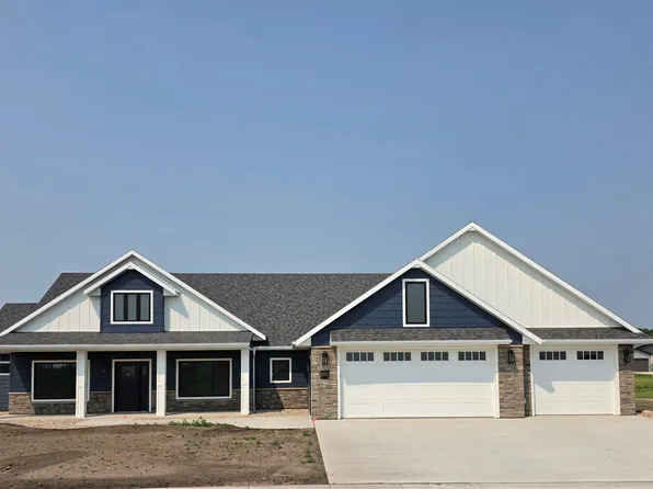 1513 Hannah Ln, Aberdeen, SD 57401
