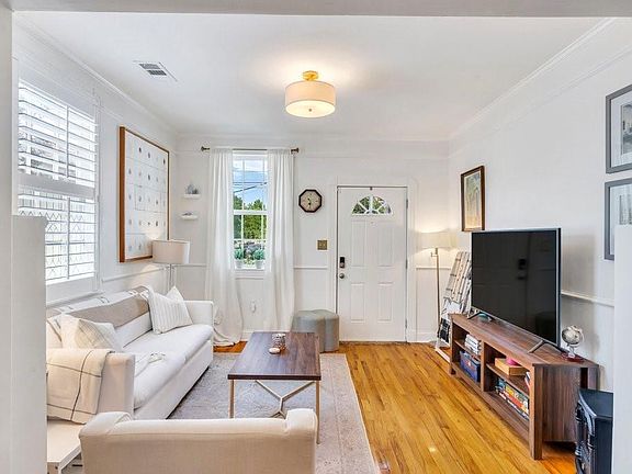 3rd image of 3406 Robert St