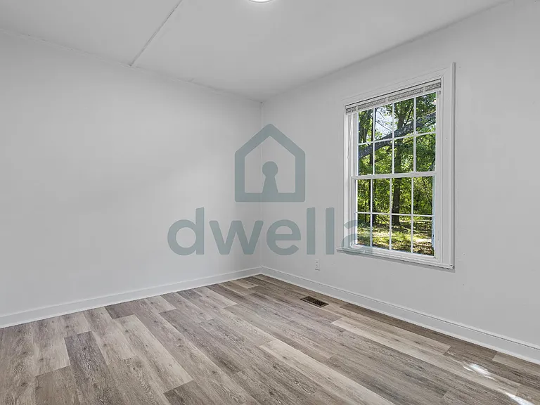 237 Woodlawn Ave — Photo 9