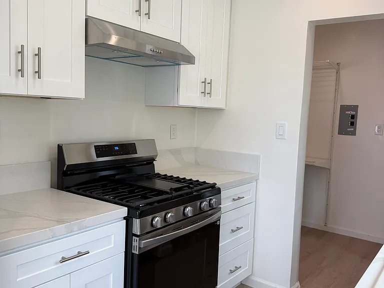 708 N Benton Way — Photo 8