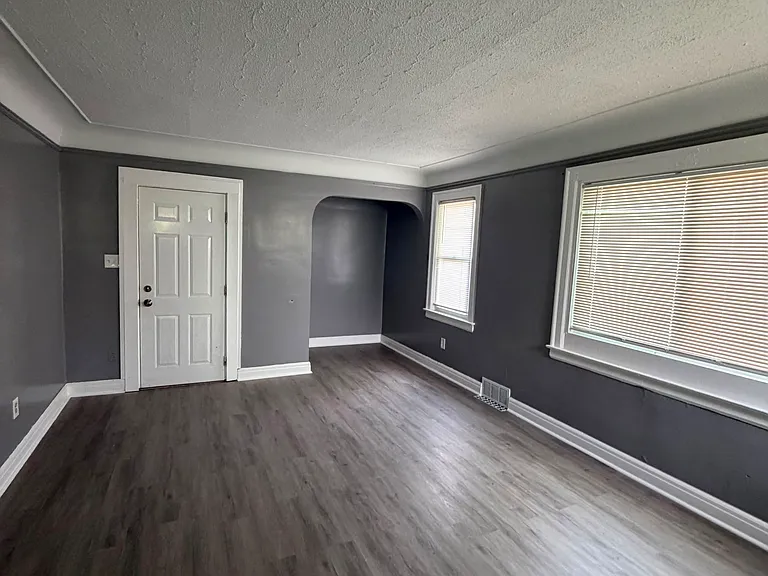 15443 Whitcomb St #2 — Photo 6