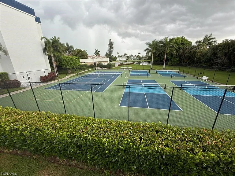 555 Park Shore Dr #B-302 — Photo 16