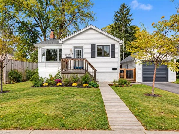 8 Peel St N, Hamilton, ON L9H 2Z7
