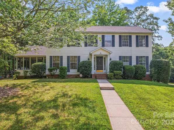 9833 White Cascade Dr, Charlotte, NC 28269