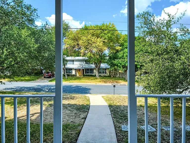 1011 Berrywood Dr — Photo 34