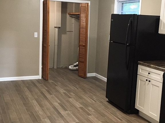4th image of 2305 Herrick Dr