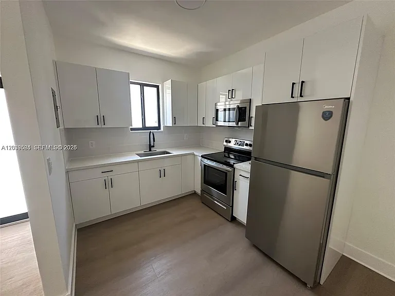 411 SW 18th Rd #REAR — Photo 1