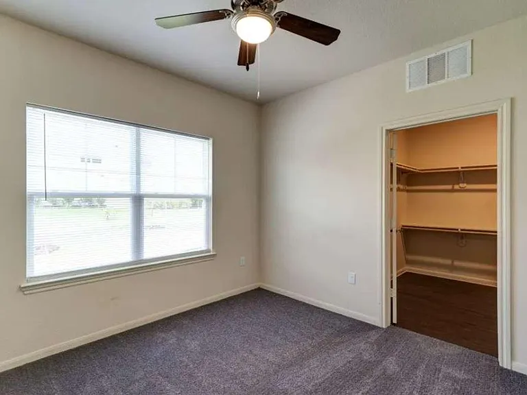 Mesa West Apartment Homes — Photo 6