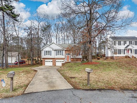 3rd image of 405 Sherwood Ct