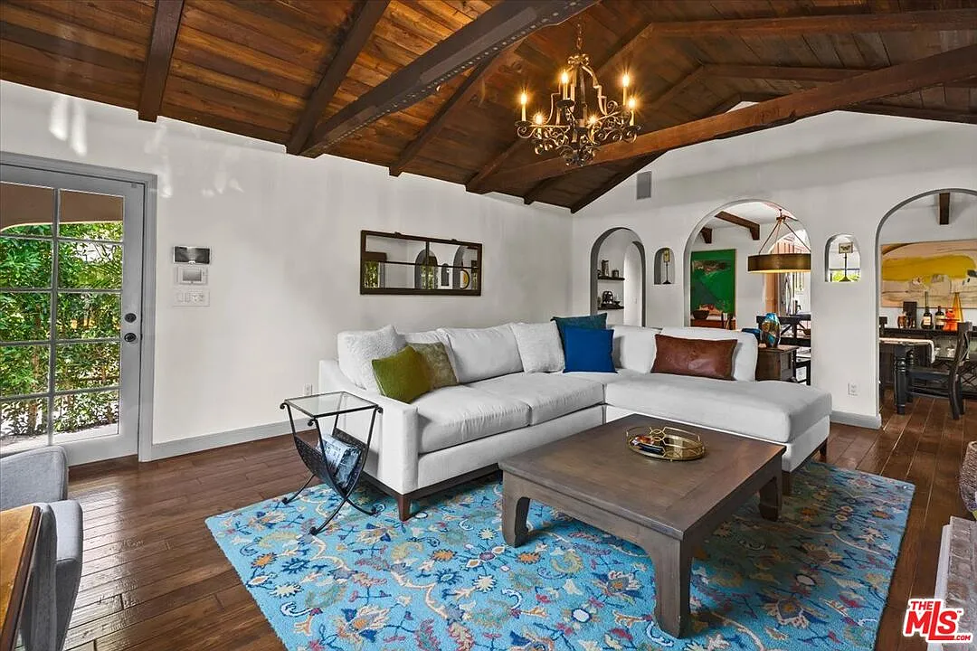 2 bed, 2.0 bath, 1438 sqft, $7,750 — Photo 4