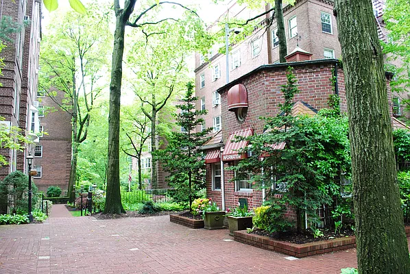 Sold by Landmarc Group | media 55