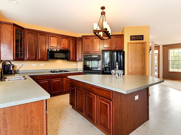 5th image of 803 Willow Ln