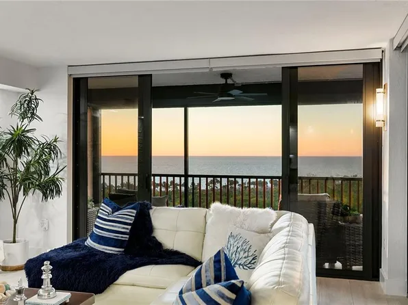 11 Bluebill AVE #905, NAPLES, FL 34108