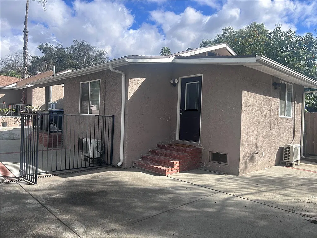 2 bed, 604 sqft, $2,350 — Photo 3