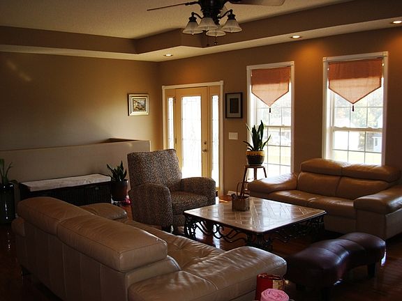 4th image of 227 Meadowlake Dr
