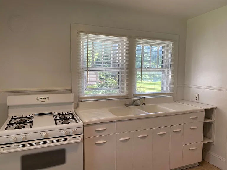 1317 Highland Dr — Photo 6