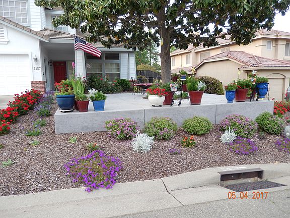 5th image of 2107 Bates Cir