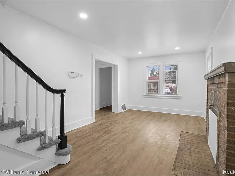 23525 Kress St — Photo 18
