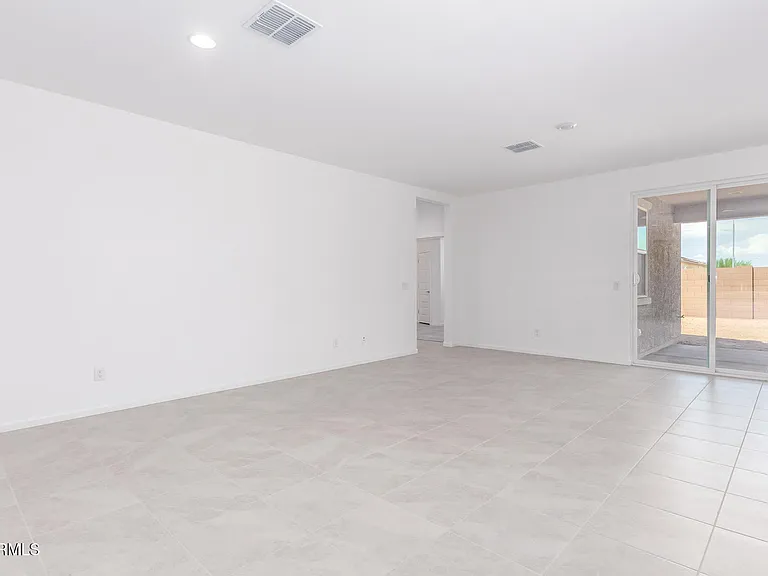 4522 S 127th Dr — Photo 8