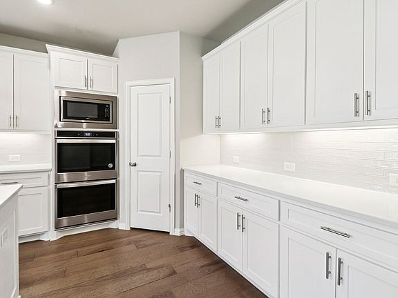 4th image of 1708 Daisy Corner Dr