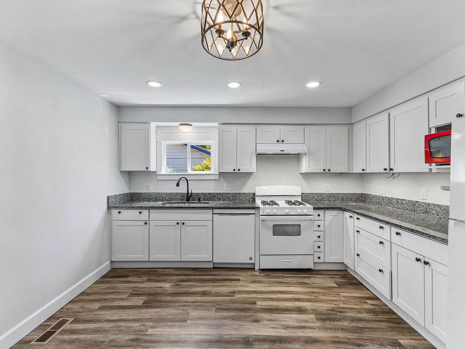 2210 Hazel Ave NE — Photo 3