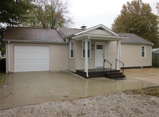 705 S Clinton St, New Athens, IL 62264