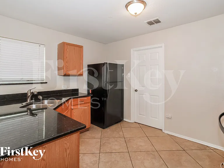 4545 Waterford Dr — Photo 6
